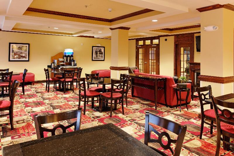 Holiday Inn Express Hotel & Suites Talladega By Ihg Exterior foto